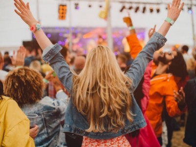 Tenue de festival : pourquoi miser sur la friperie ?